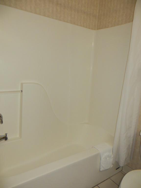 Country & By Radisson, Gurnee, Il 3*