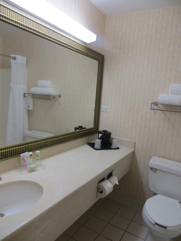 Hotel Country & By Radisson, Gurnee, Il Gurnee